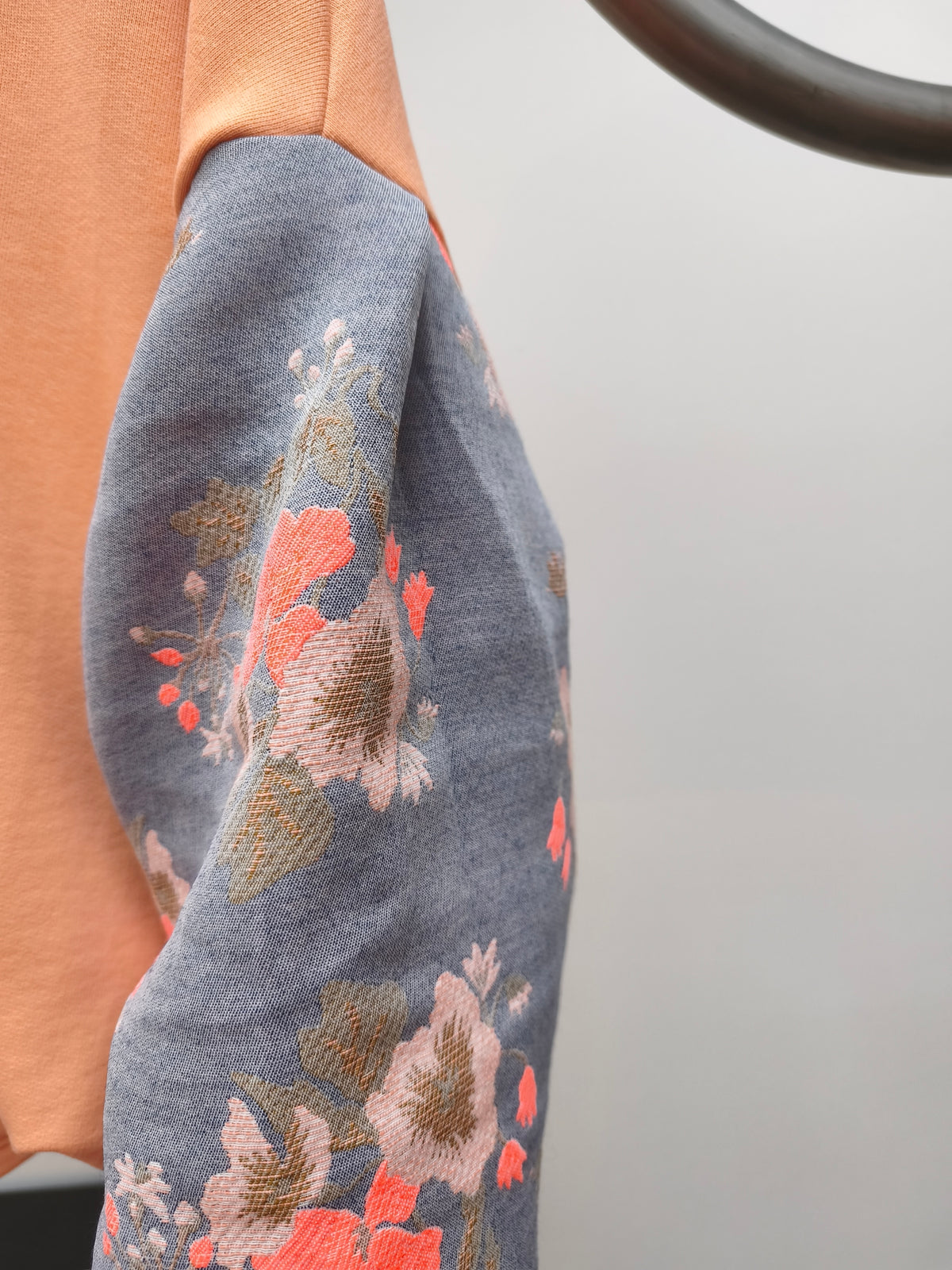 AIR sweater N°2 - Peach cotton sweater and blue brocade